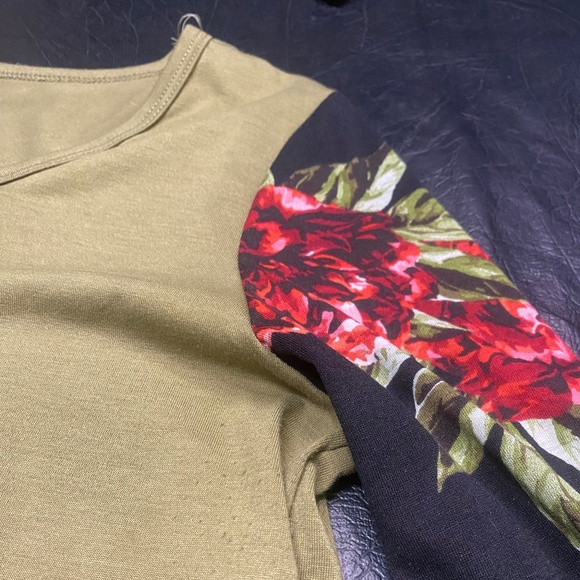 LulaRoe Lynnae long sleeve top (S) - Picture 3 of 6